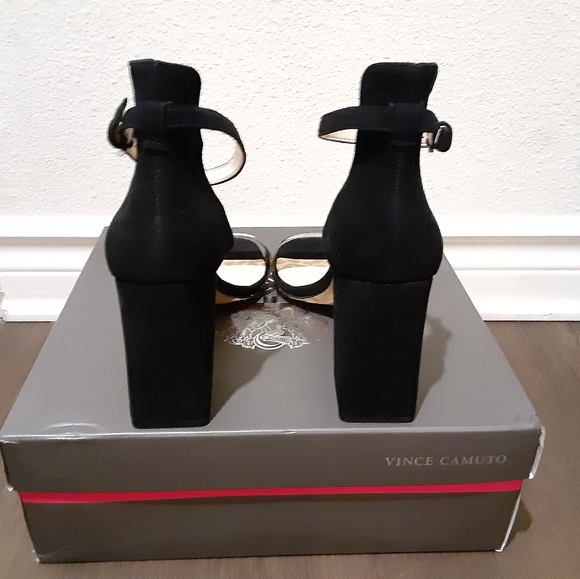 Vince Camuto - Picture 2 of 4